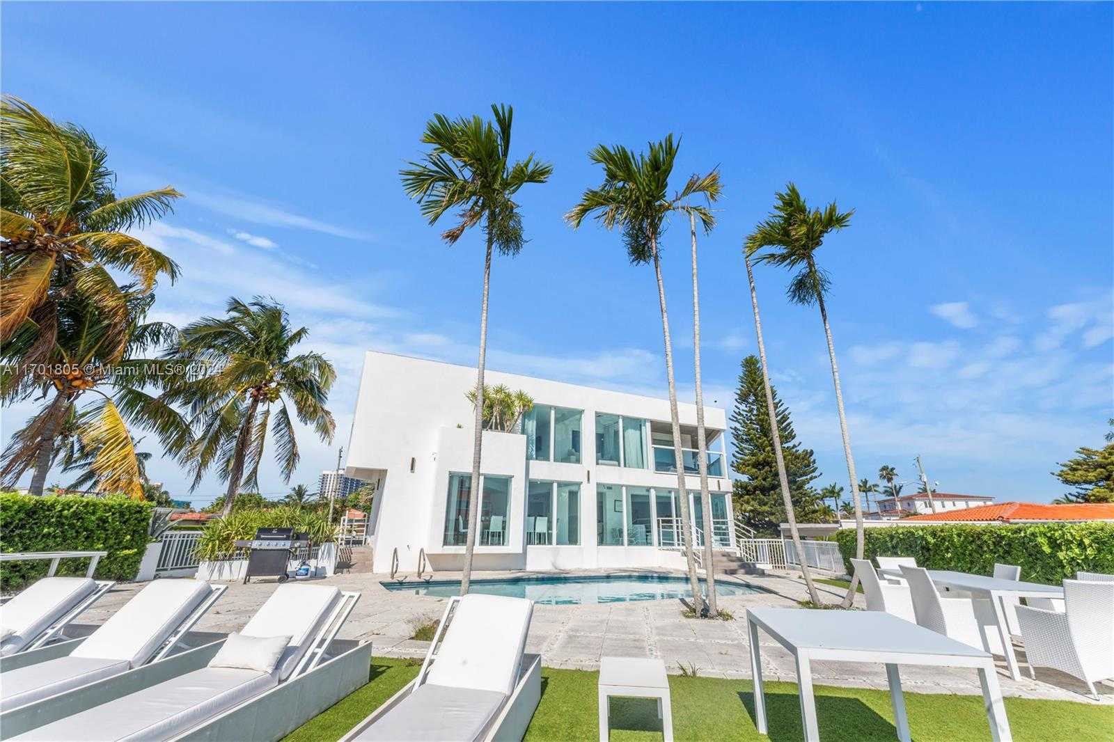 Small Image of 7504 WEST TREASURE DR, North Bay Village Number 33