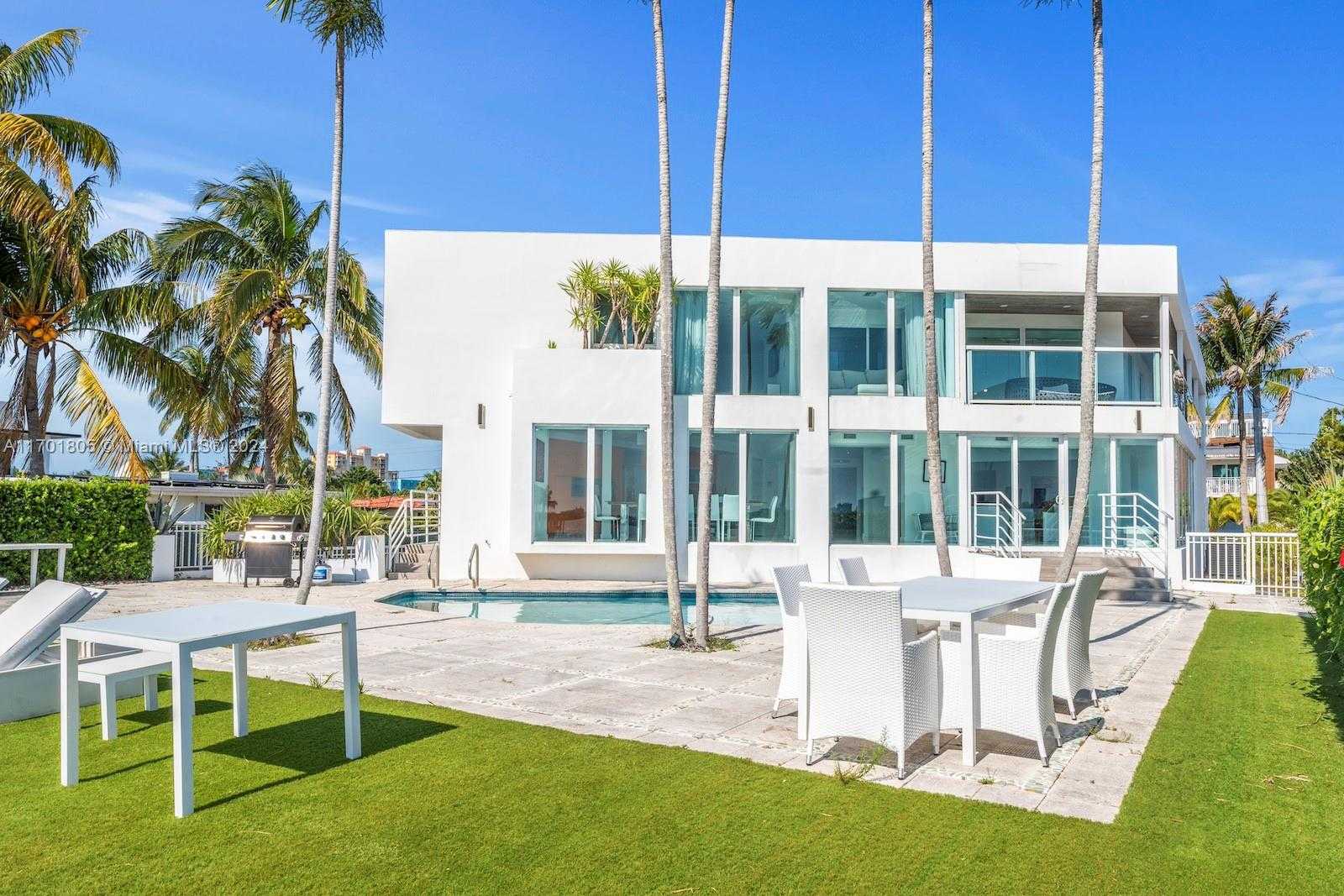 Small Image of 7504 WEST TREASURE DR, North Bay Village Number 35