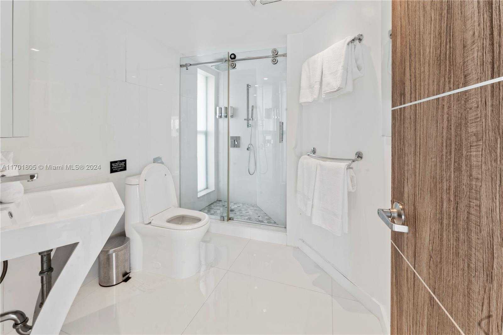 Small Image of 7504 WEST TREASURE DR, North Bay Village Number 8