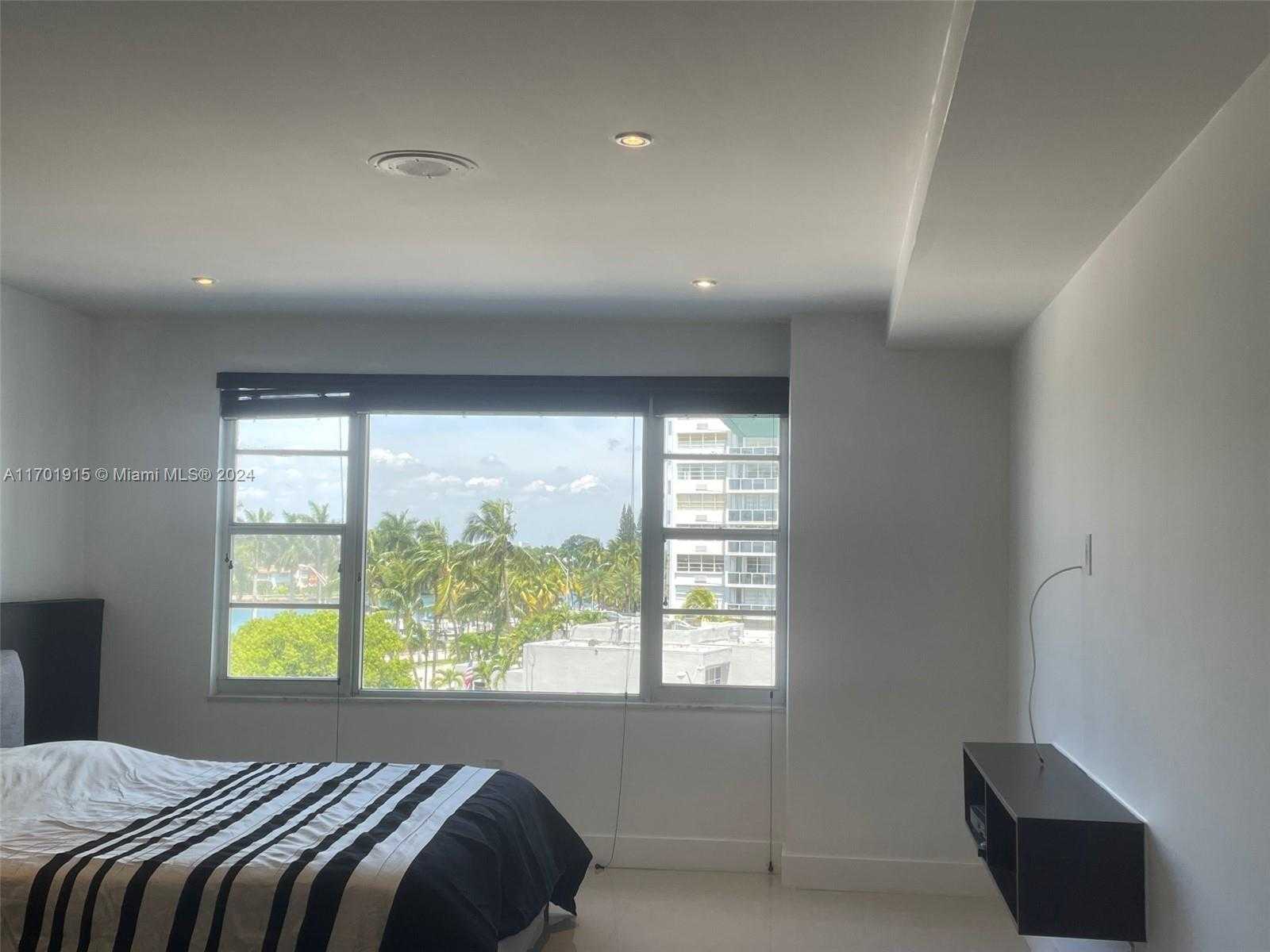 Small Image of 5255 COLLINS AVE #4G, Miami Beach Number 14
