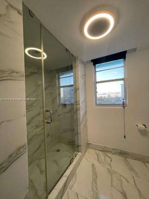 Small Image of 5255 COLLINS AVE #4G, Miami Beach Number 17