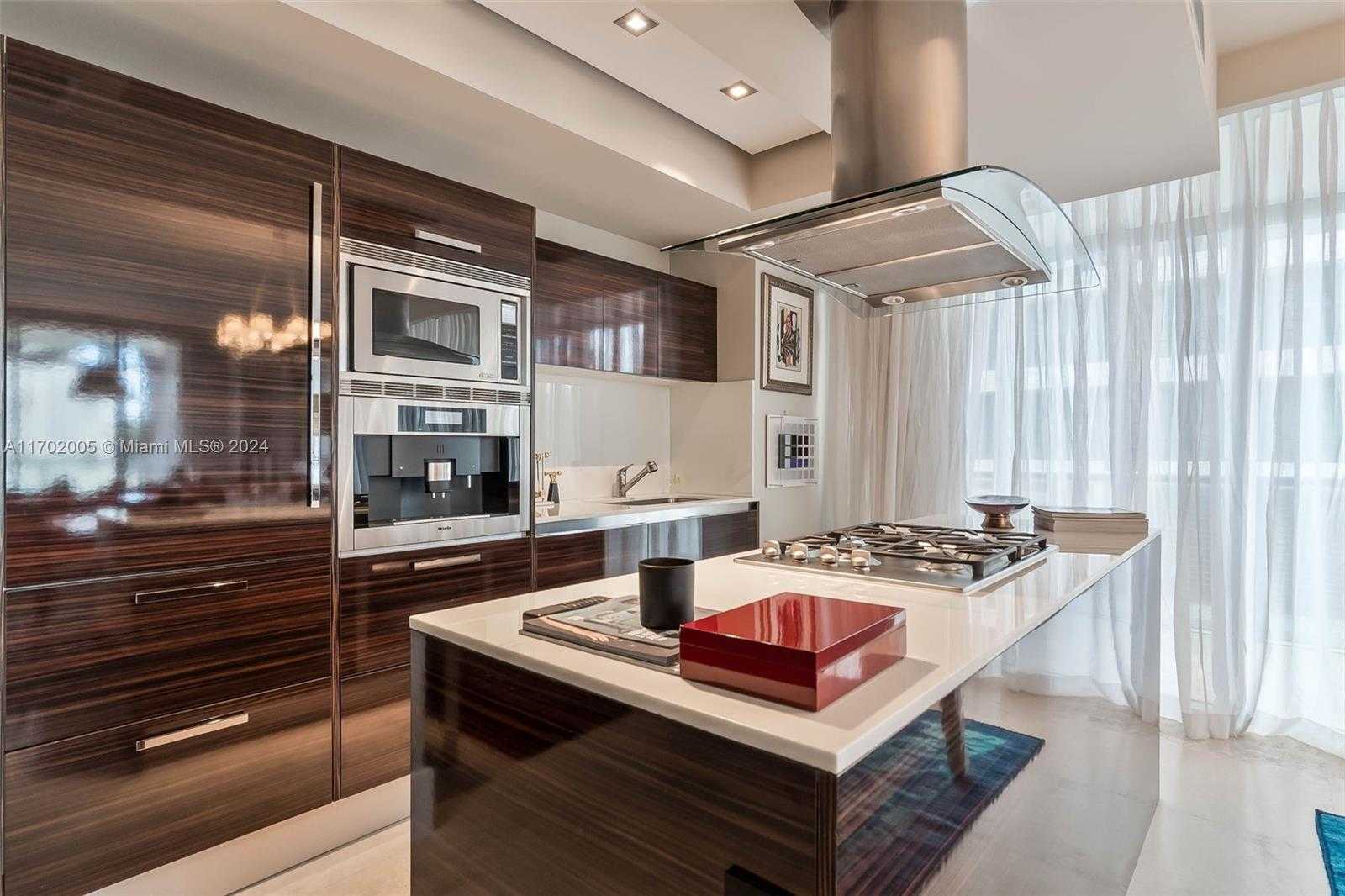 Small Image of 3737 COLLINS AVE #S-203, Miami Beach Number 3