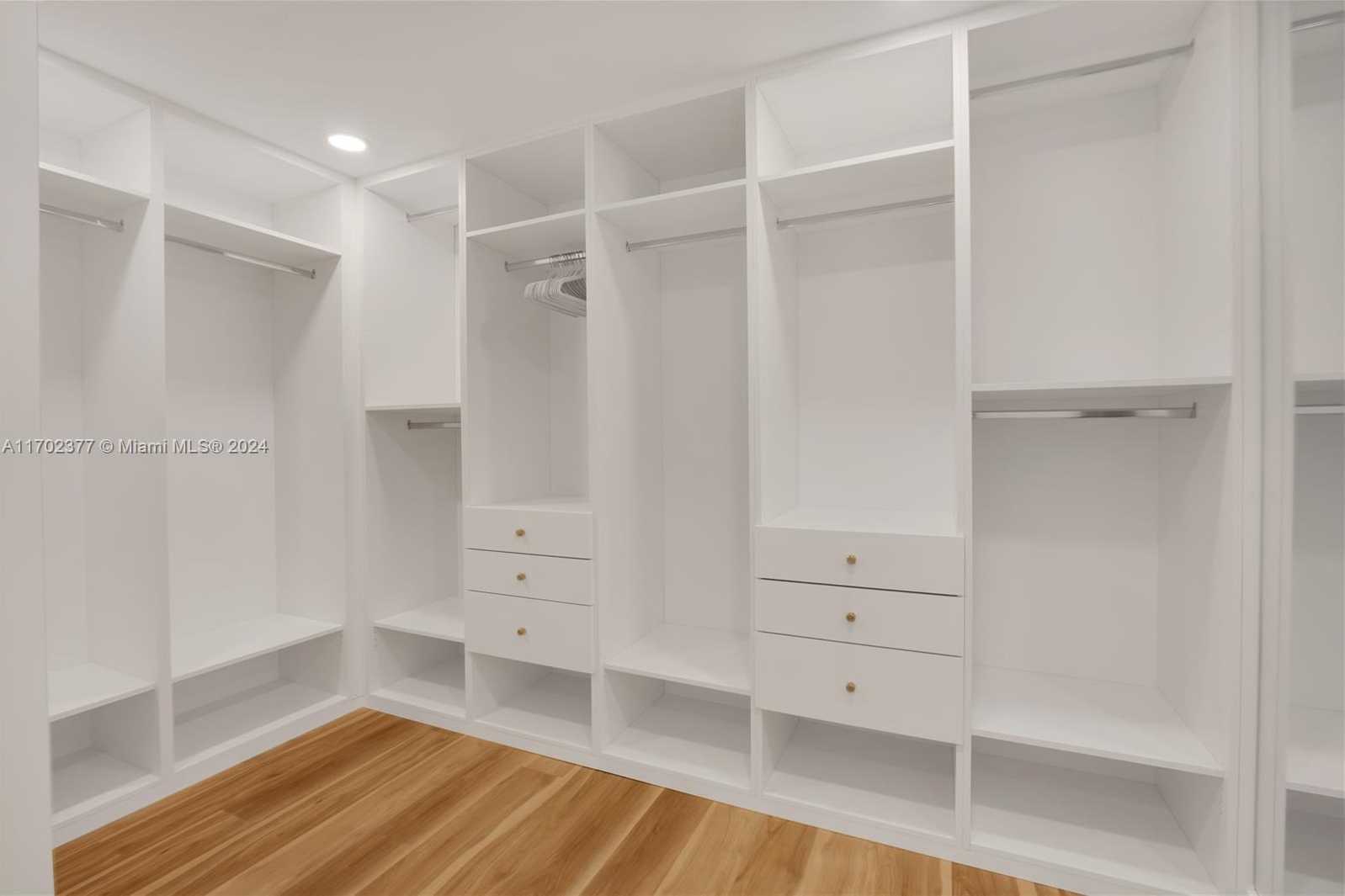 Small Image of 10101 COLLINS AVE #7D, Bal Harbour Number 30