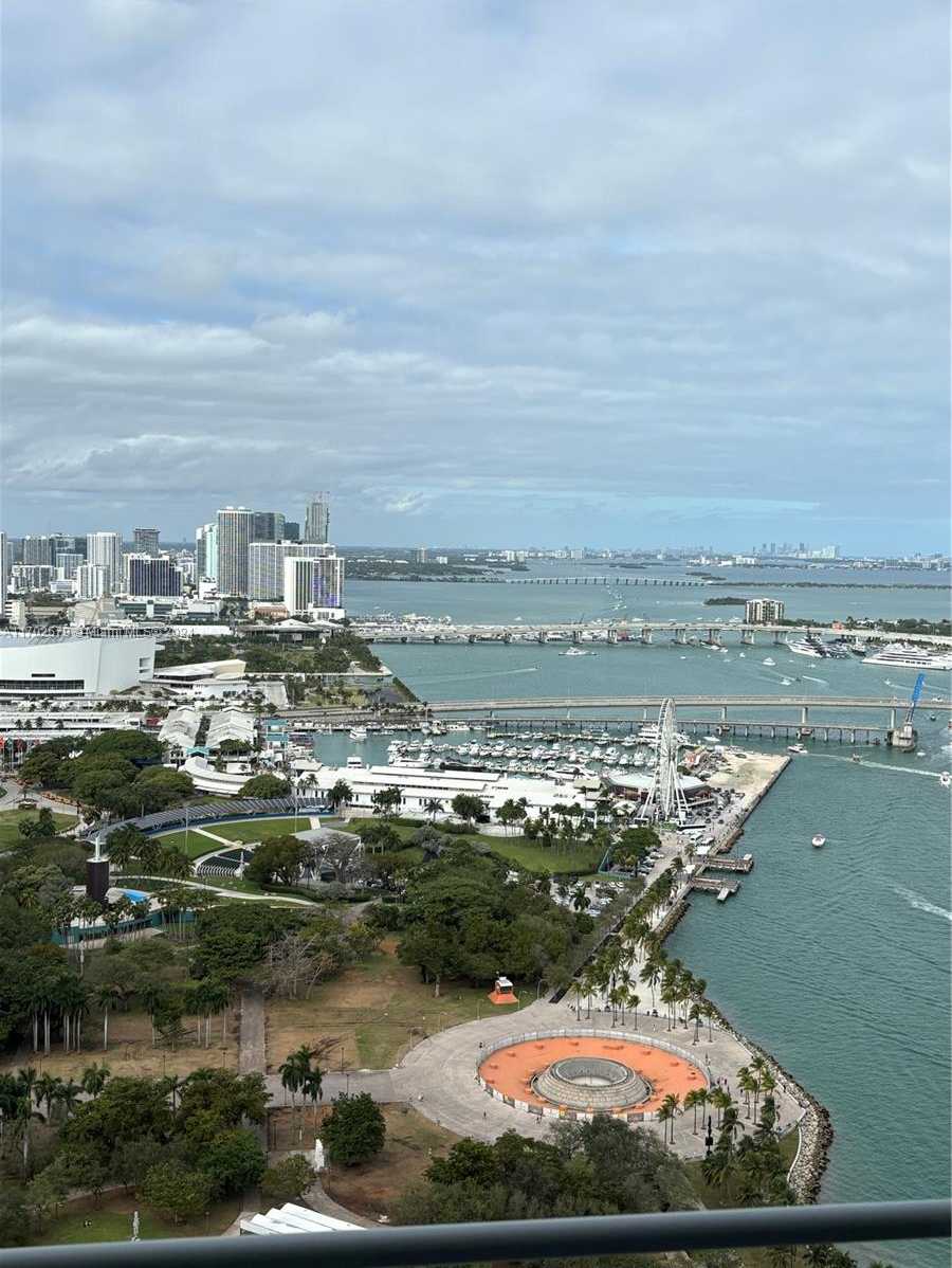 Small Image of 325 SOUTH BISCAYNE BLVD #4322, Miami Number 4