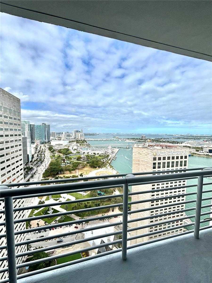 Small Image of 325 SOUTH BISCAYNE BLVD #4322, Miami Number 5