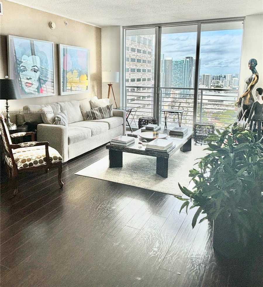 Small Image of 325 SOUTH BISCAYNE BLVD #4322, Miami Number 6