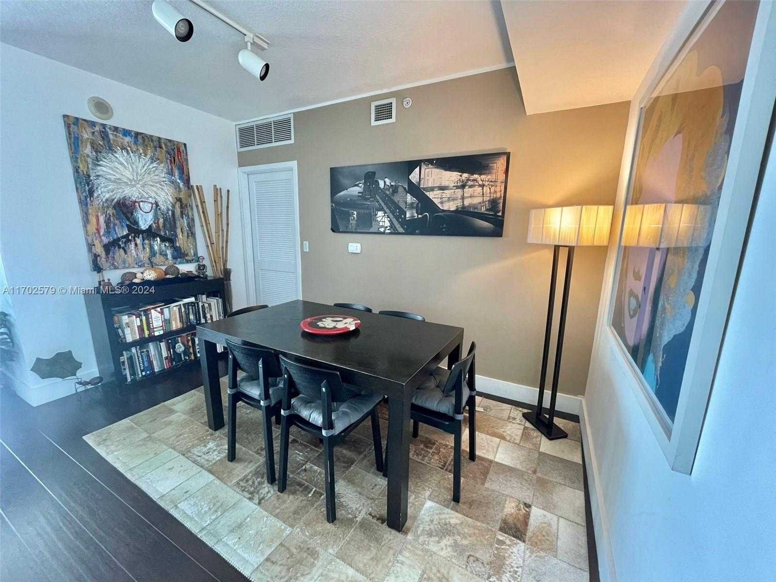Small Image of 325 SOUTH BISCAYNE BLVD #4322, Miami Number 8