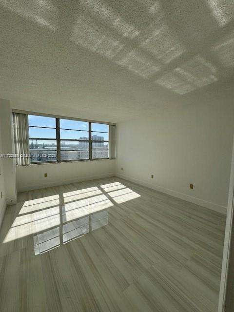 Small Image of 18021 BISCAYNE BLVD #803, Aventura Number 17