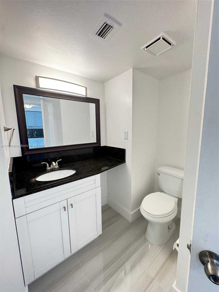 Small Image of 18021 BISCAYNE BLVD #803, Aventura Number 19