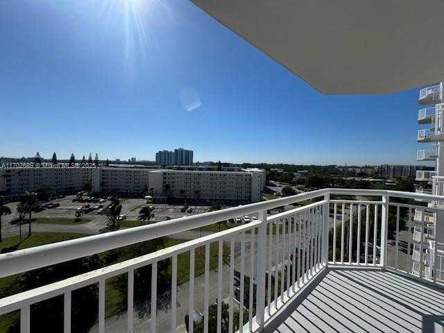Small Image of 18021 BISCAYNE BLVD #803, Aventura Number 2
