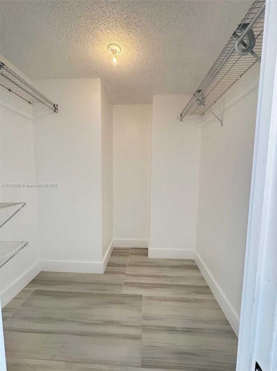 Small Image of 18021 BISCAYNE BLVD #803, Aventura Number 21