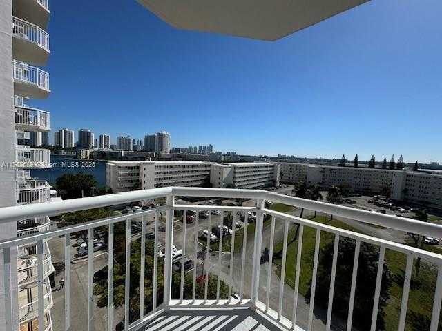 Small Image of 18021 BISCAYNE BLVD #803, Aventura Number 3