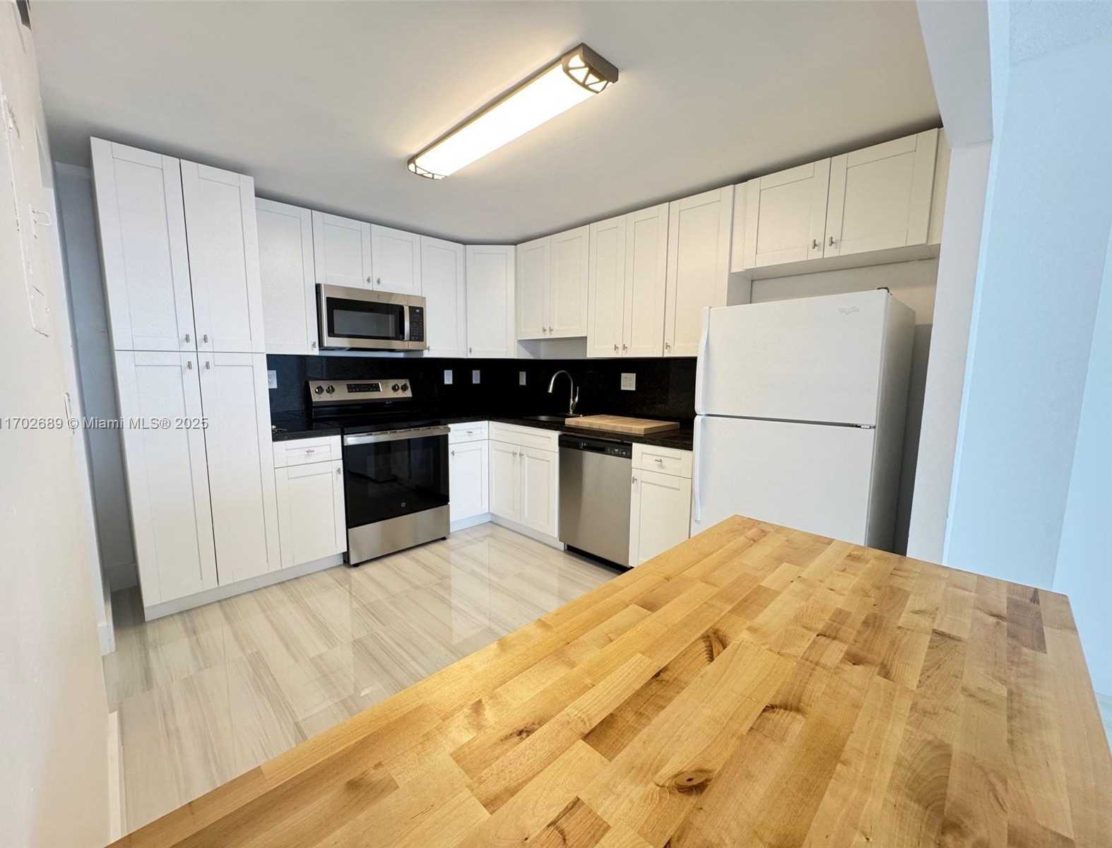 Small Image of 18021 BISCAYNE BLVD #803, Aventura Number 4