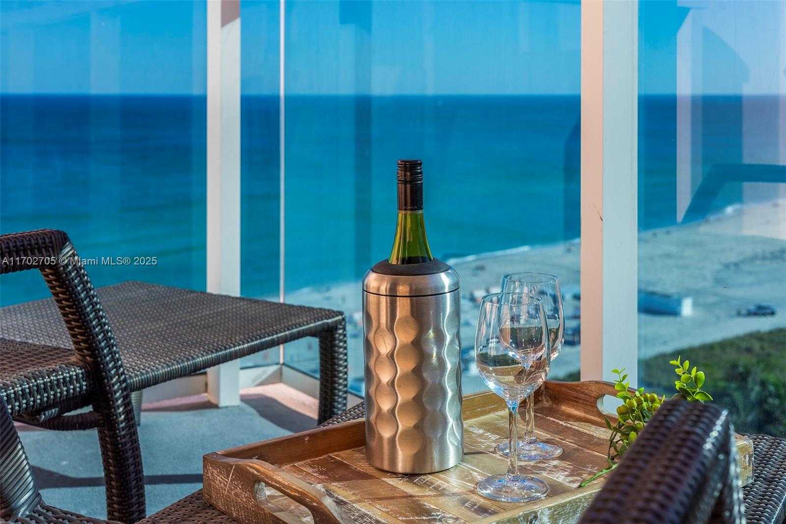 Small Image of 2301 #1209, Miami Beach Number 11