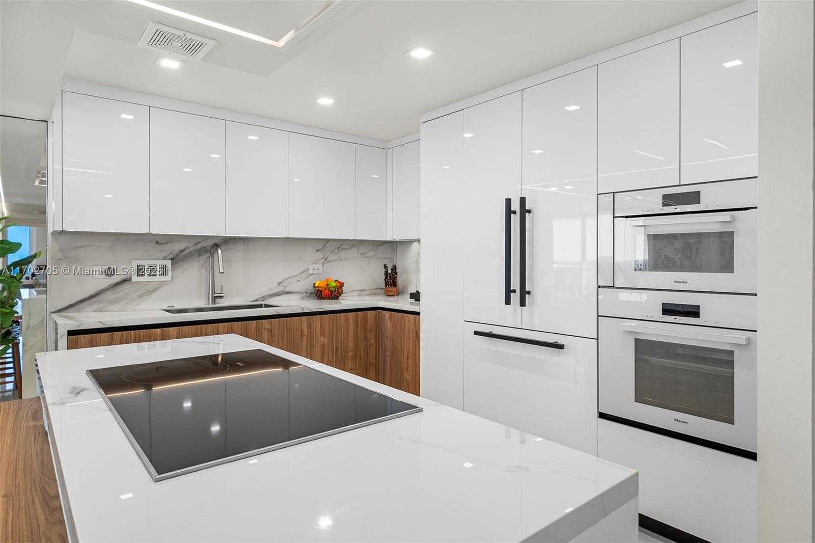 Small Image of 2301 #1209, Miami Beach Number 6