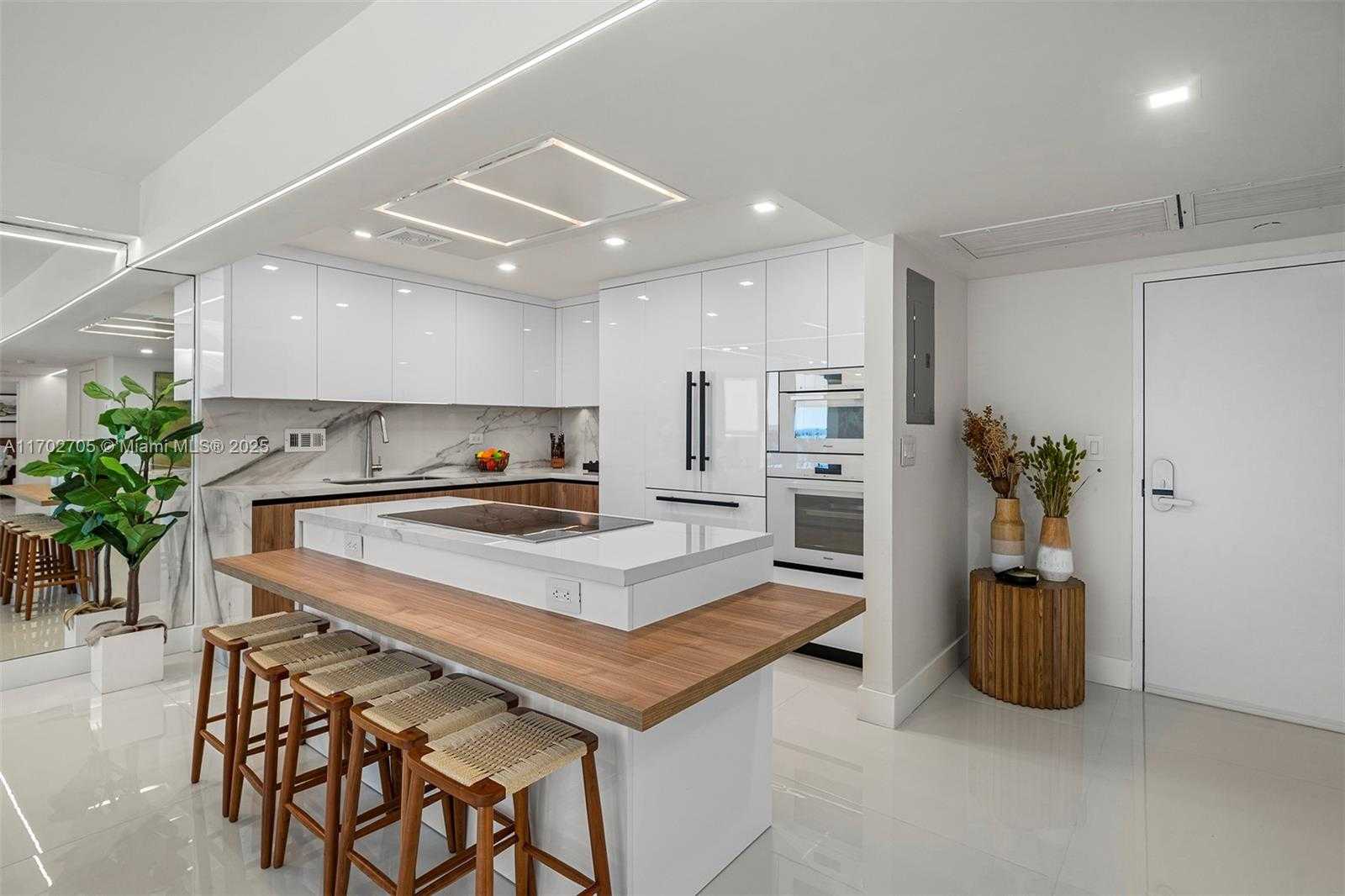 Small Image of 2301 #1209, Miami Beach Number 7