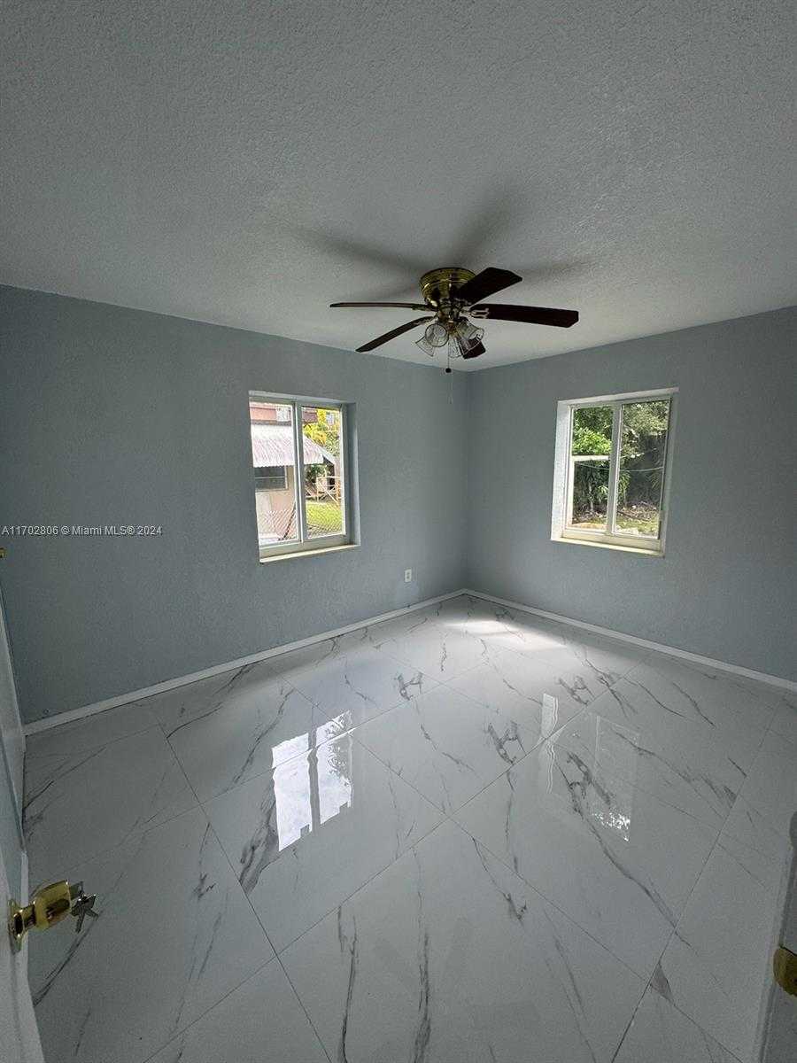 Small Image of 700 NORTH EAST 139TH ST, North Miami Number 6