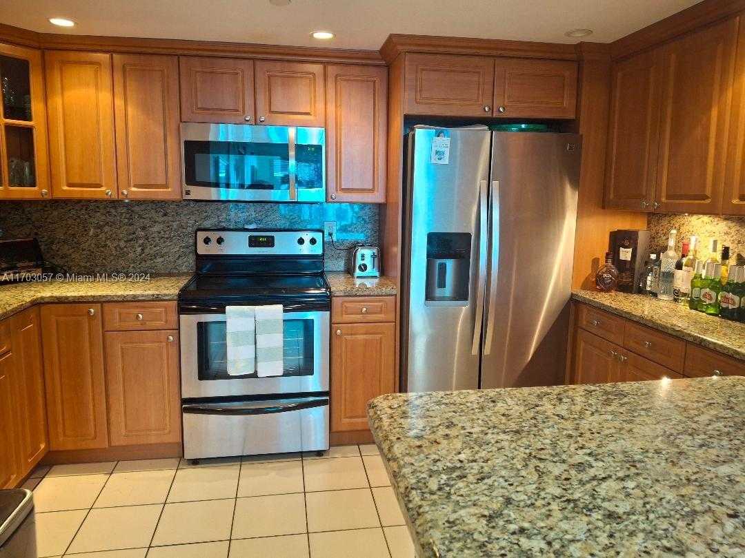 Small Image of 2625 COLLINS AVE #1102, Miami Beach Number 13