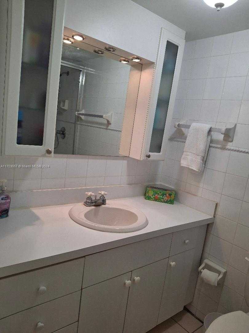 Small Image of 2625 COLLINS AVE #1102, Miami Beach Number 22