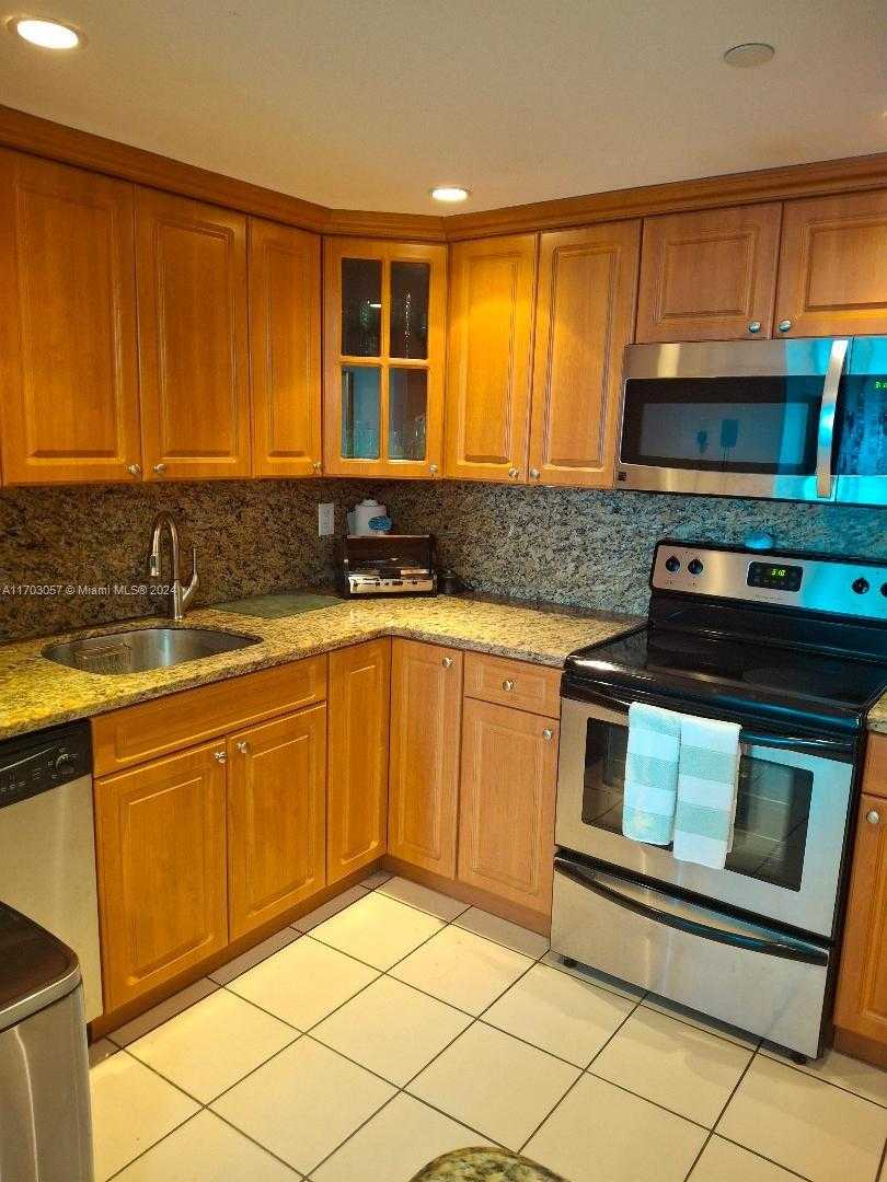 Small Image of 2625 COLLINS AVE #1102, Miami Beach Number 24