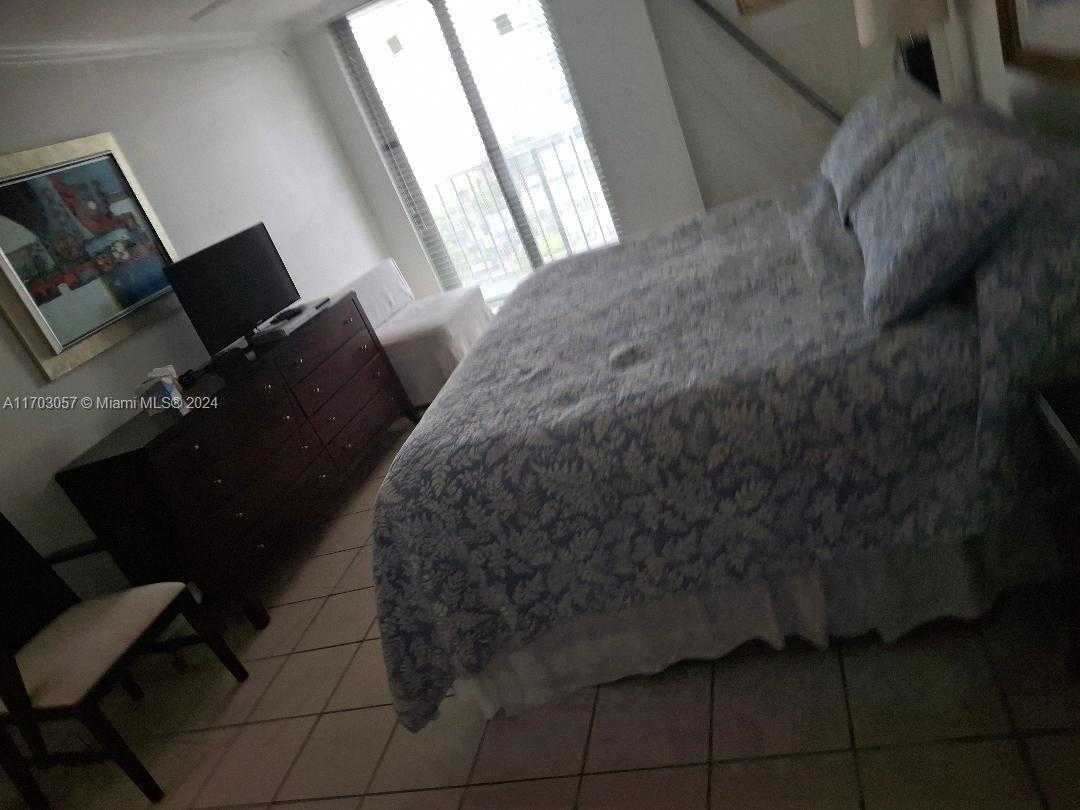 Small Image of 2625 COLLINS AVE #1102, Miami Beach Number 30