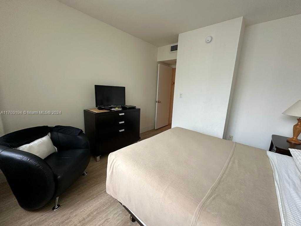 Small Image of 5600 COLLINS AVE #10U, Miami Beach Number 11