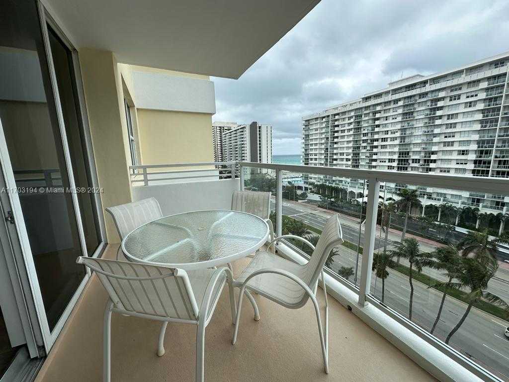 Small Image of 5600 COLLINS AVE #10U, Miami Beach Number 6