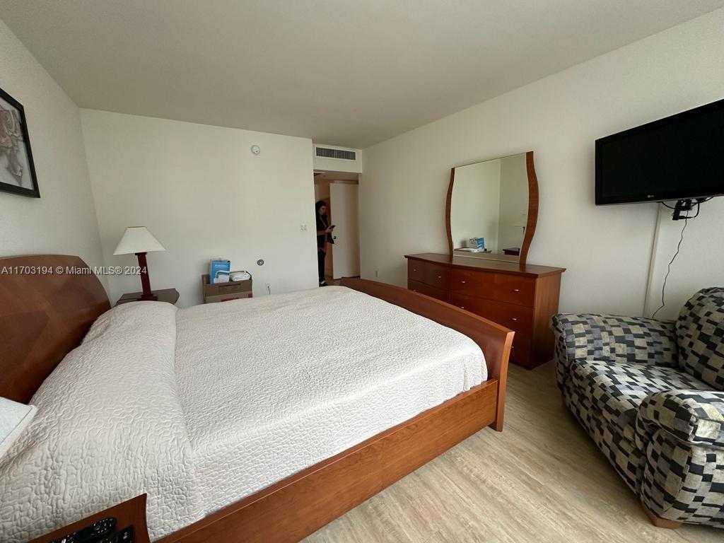 Small Image of 5600 COLLINS AVE #10U, Miami Beach Number 8