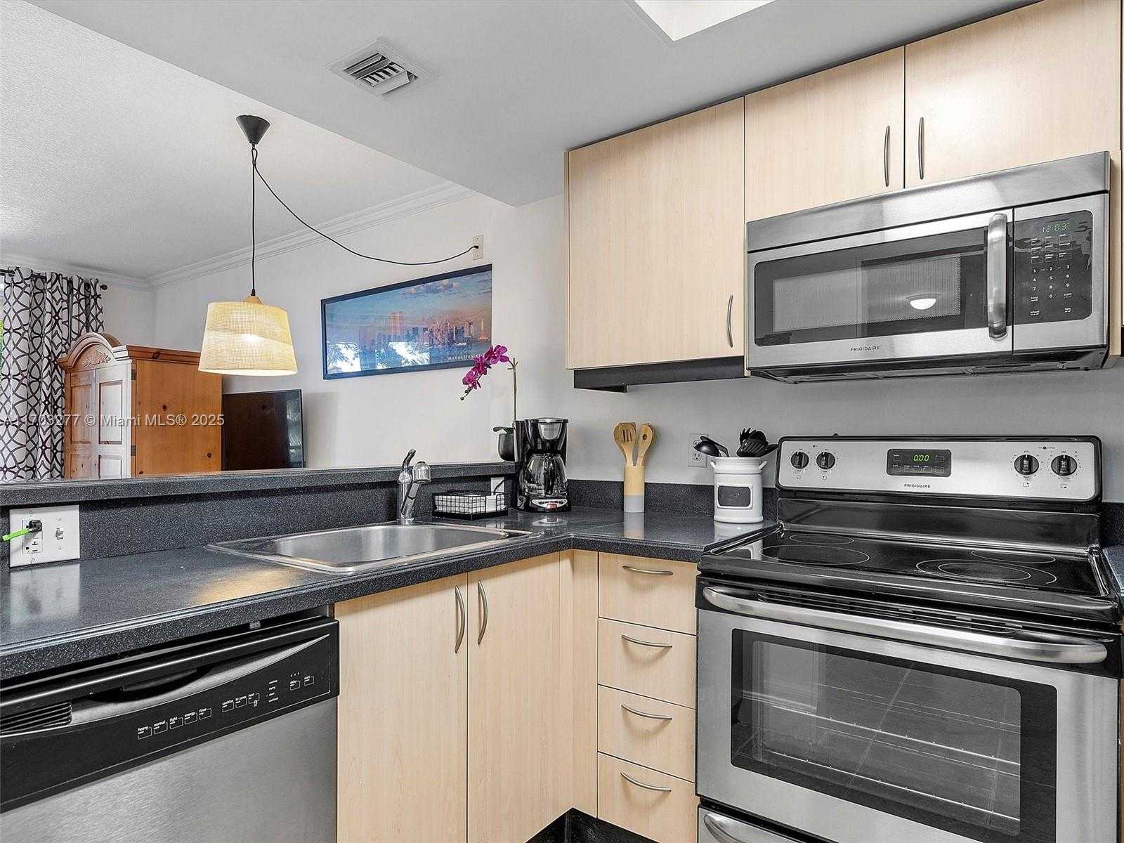 Small Image of 2951 SOUTH BAYSHORE DR #509, Miami Number 12