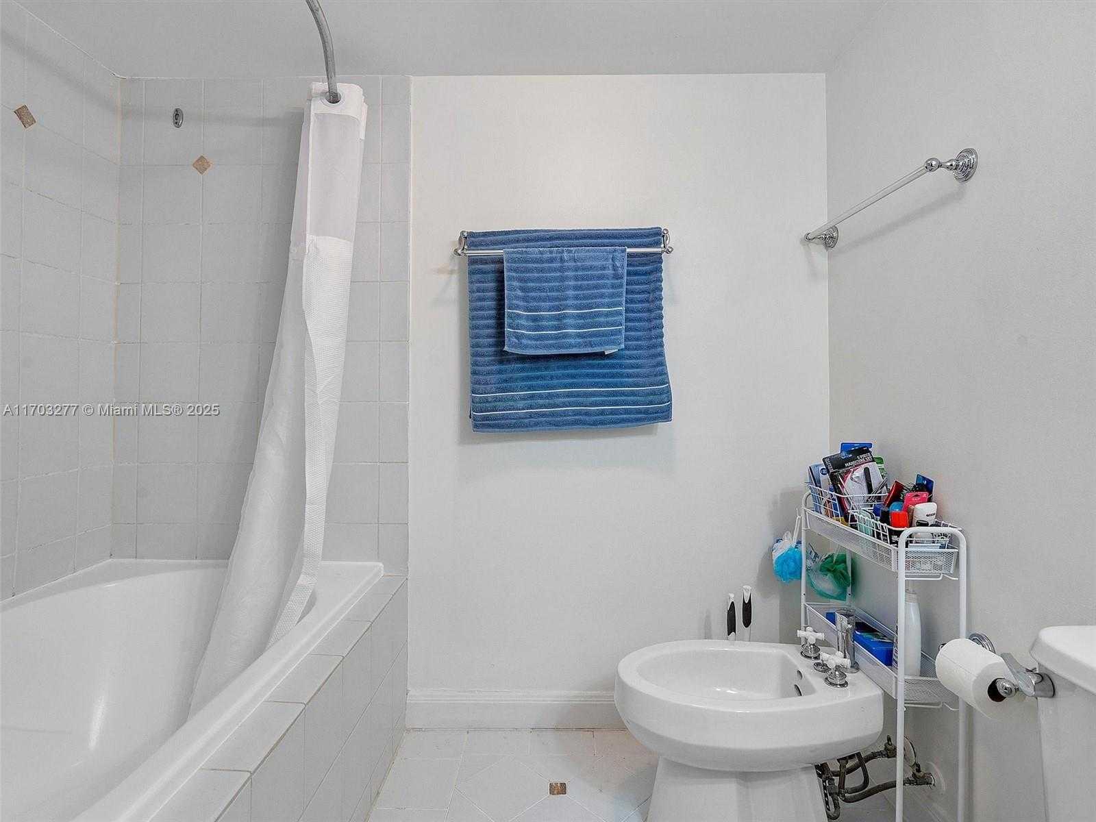 Small Image of 2951 SOUTH BAYSHORE DR #509, Miami Number 16