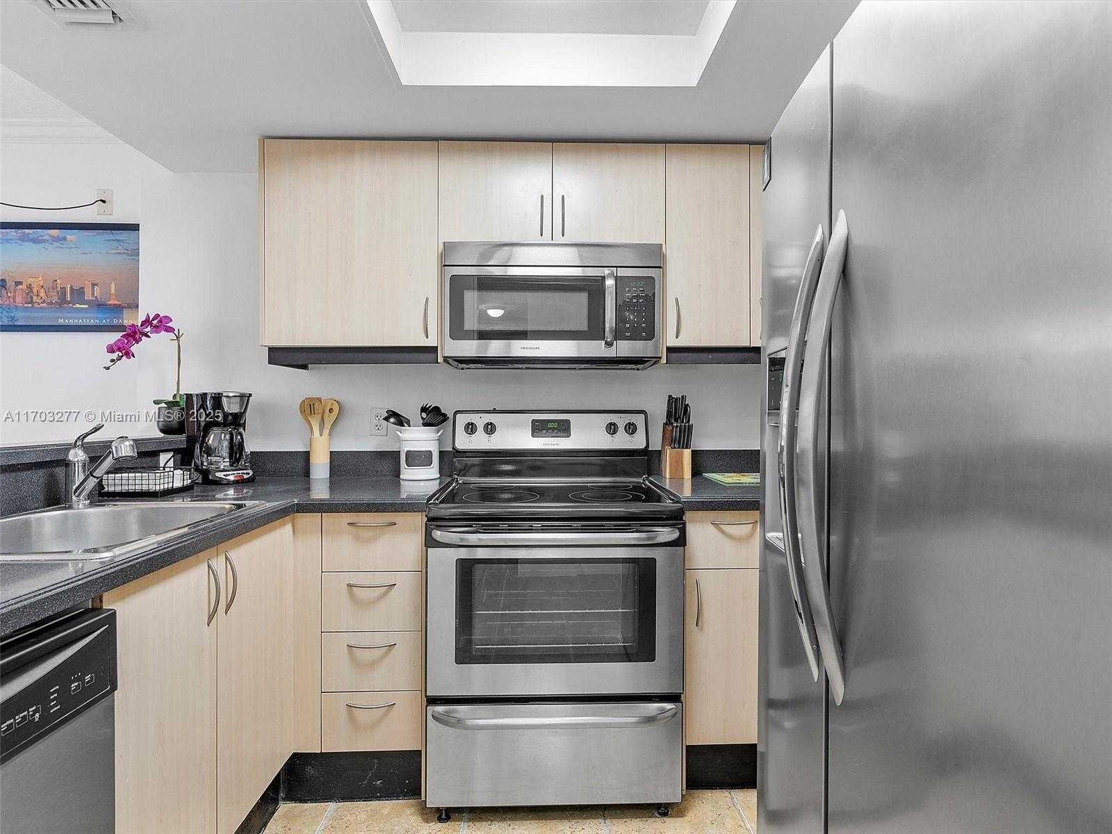 Small Image of 2951 SOUTH BAYSHORE DR #509, Miami Number 6
