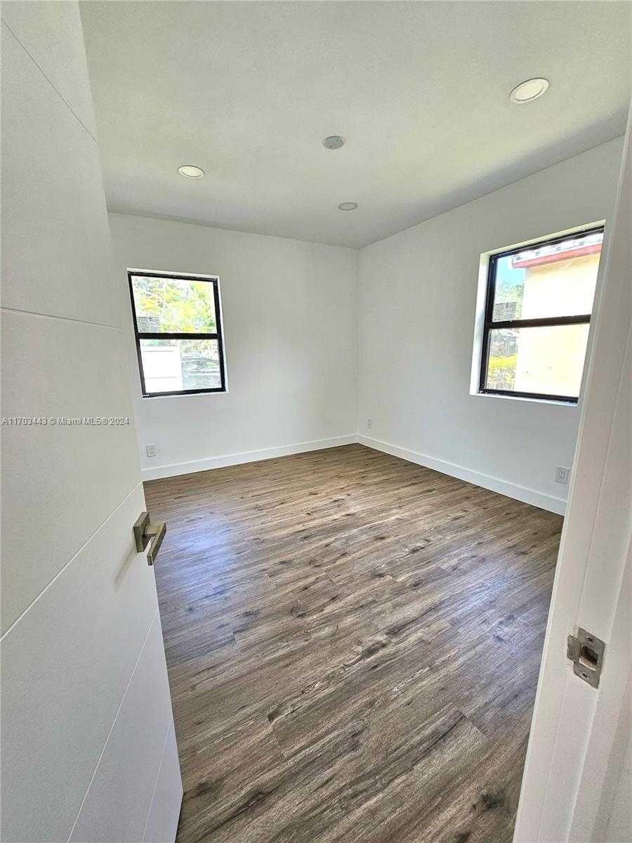 Small Image of 1946 PIERCE ST #1, Hollywood Number 28