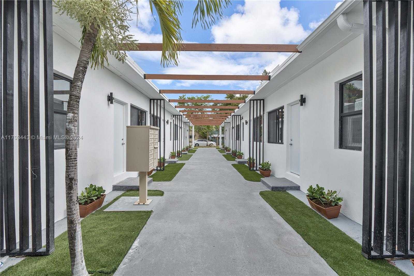 Small Image of 1946 PIERCE ST #1, Hollywood Number 9