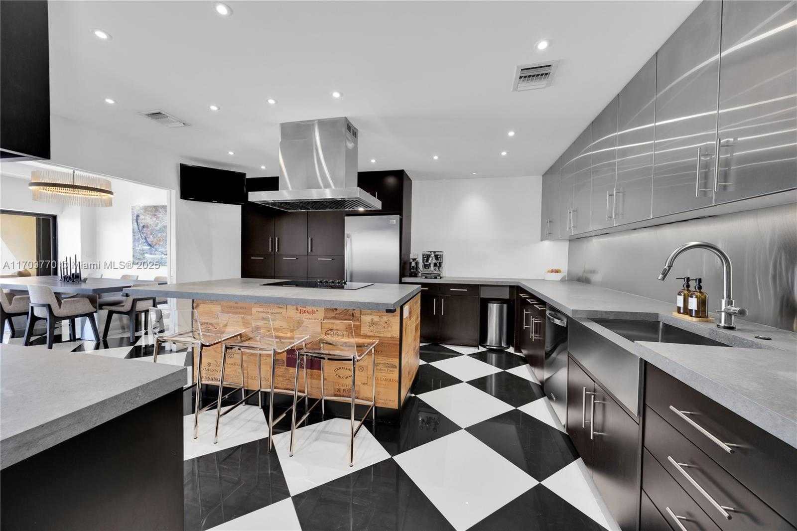 Small Image of 1800 NORTH EAST 114TH ST #PH05, Miami Number 16