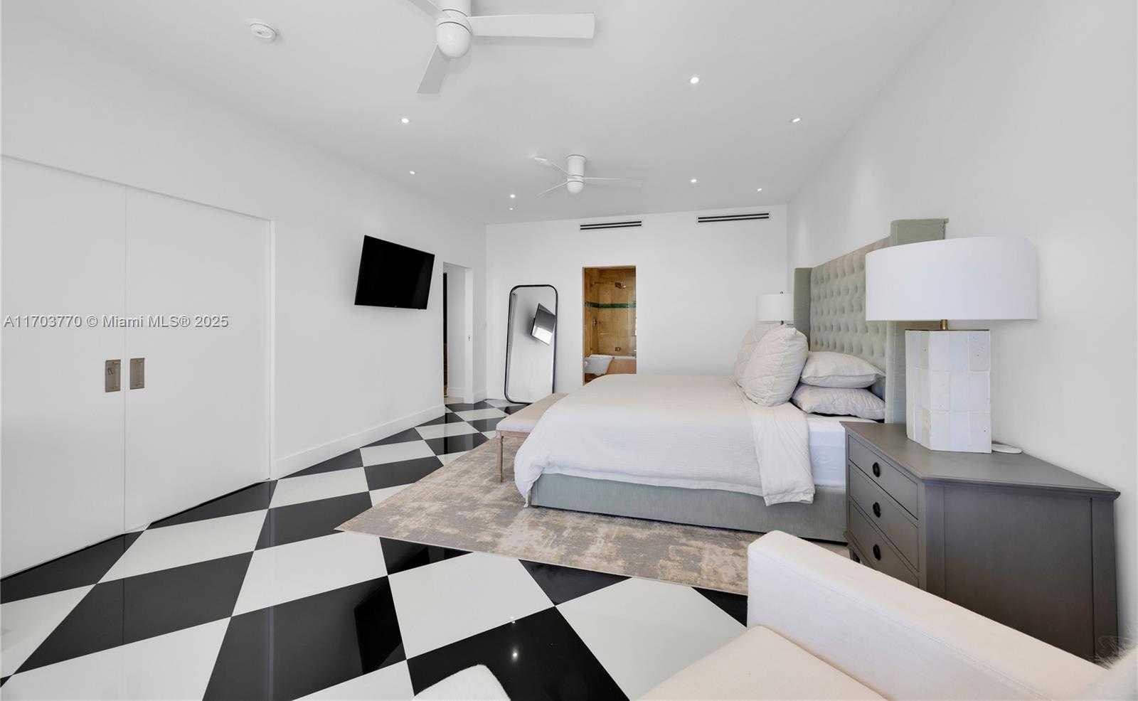 Small Image of 1800 NORTH EAST 114TH ST #PH05, Miami Number 23