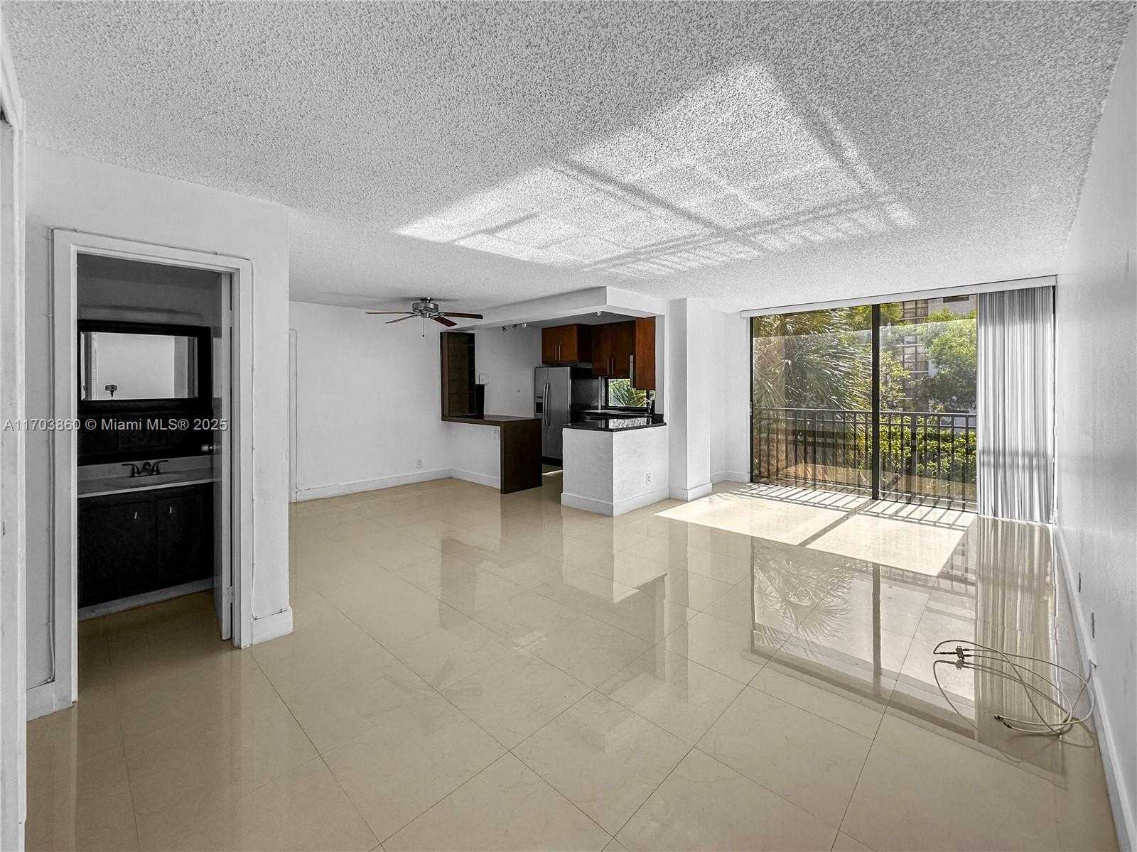 Small Image of 17021 NORTH BAY RD #426, Sunny Isles Beach Number 3