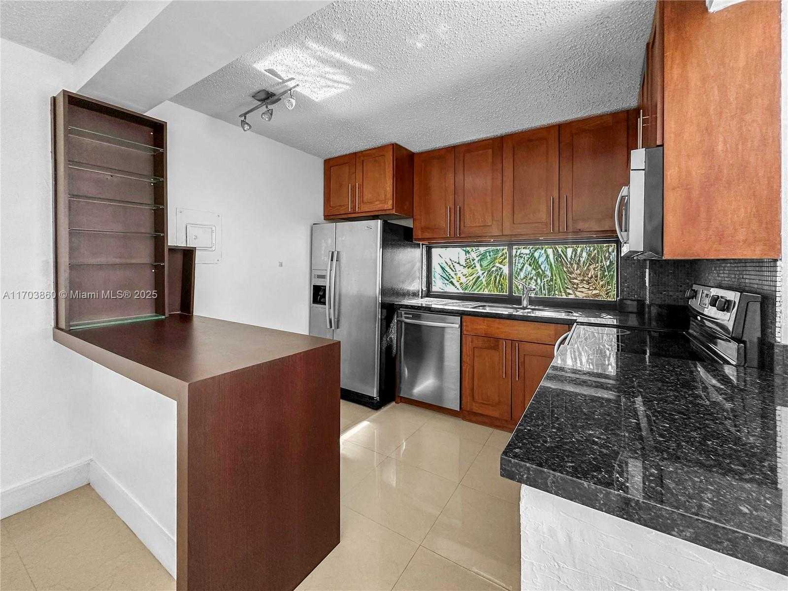 Small Image of 17021 NORTH BAY RD #426, Sunny Isles Beach Number 5