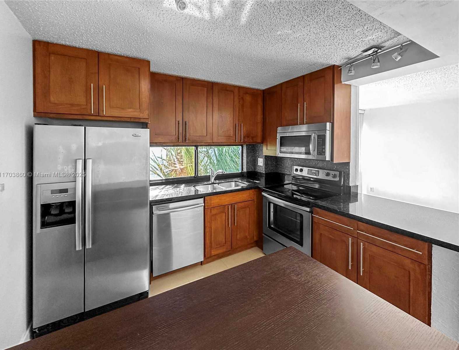 Small Image of 17021 NORTH BAY RD #426, Sunny Isles Beach Number 6