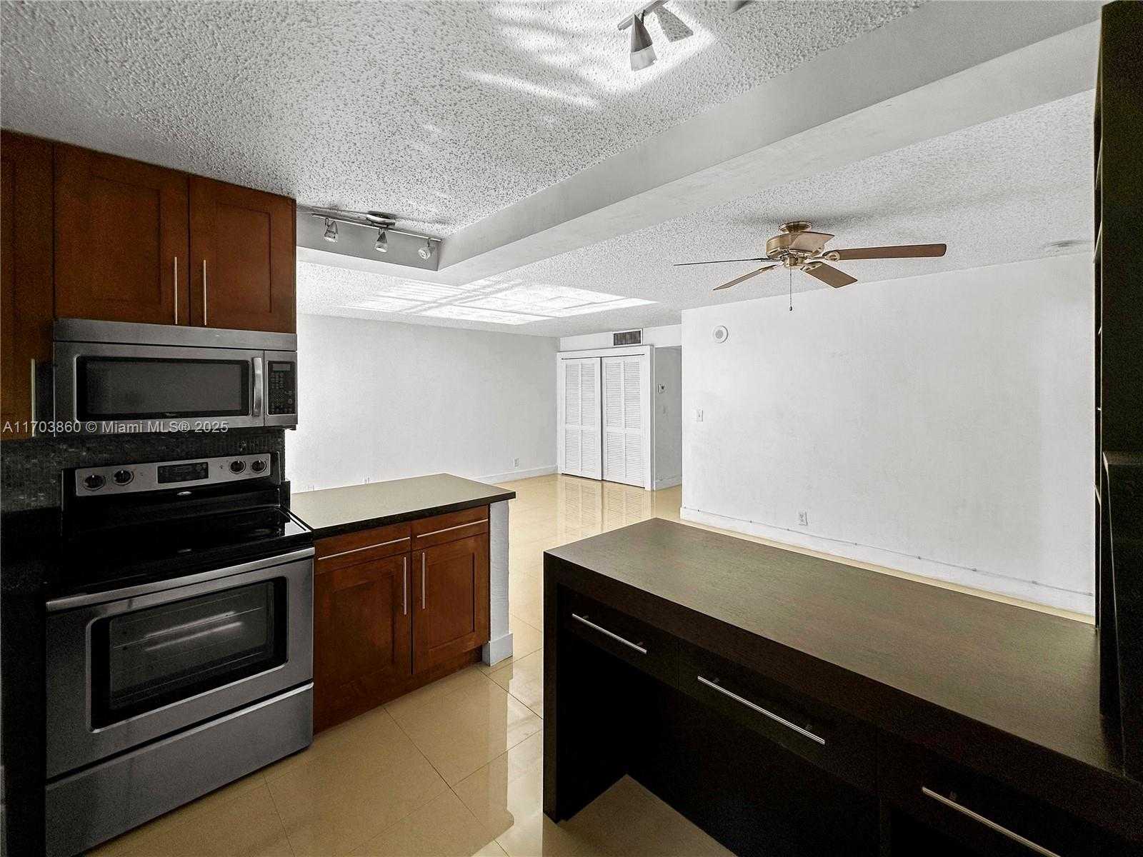 Small Image of 17021 NORTH BAY RD #426, Sunny Isles Beach Number 7
