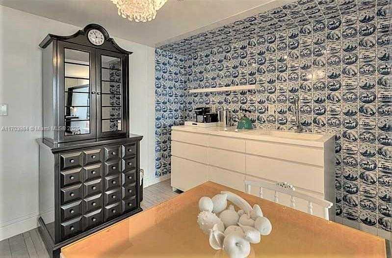 Small Image of 1100 WEST AVE #517, Miami Beach Number 13