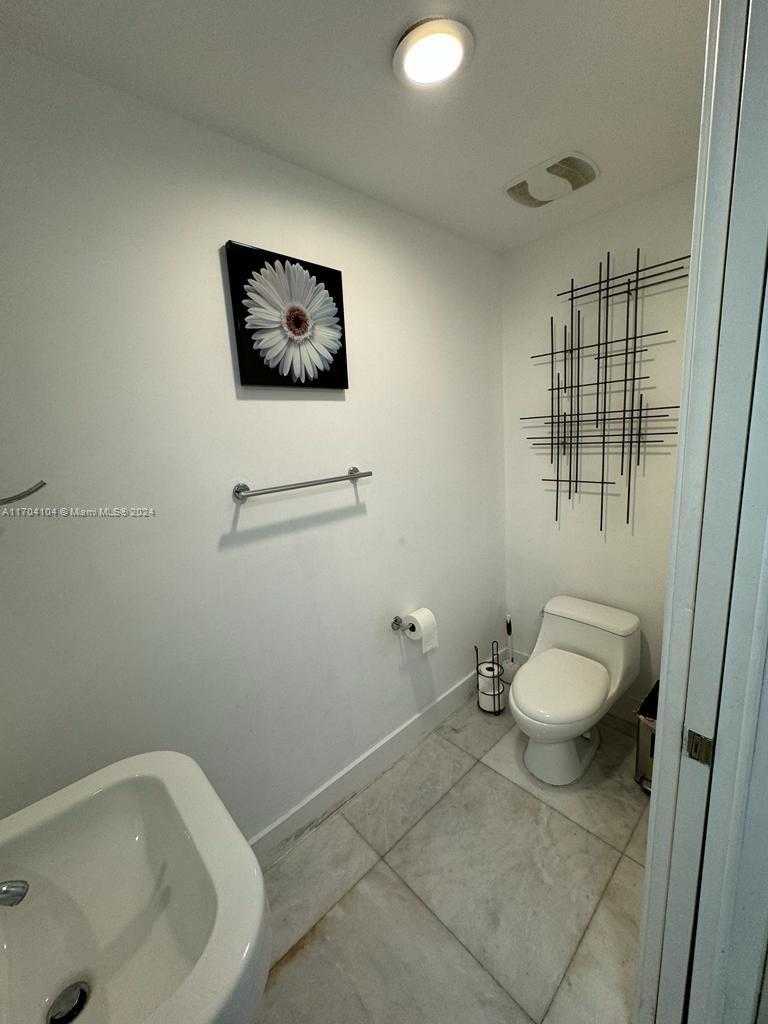 Small Image of 1040 BISCAYNE BLVD #1505, Miami Number 16