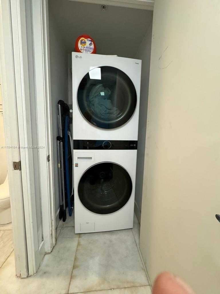 Small Image of 1040 BISCAYNE BLVD #1505, Miami Number 7