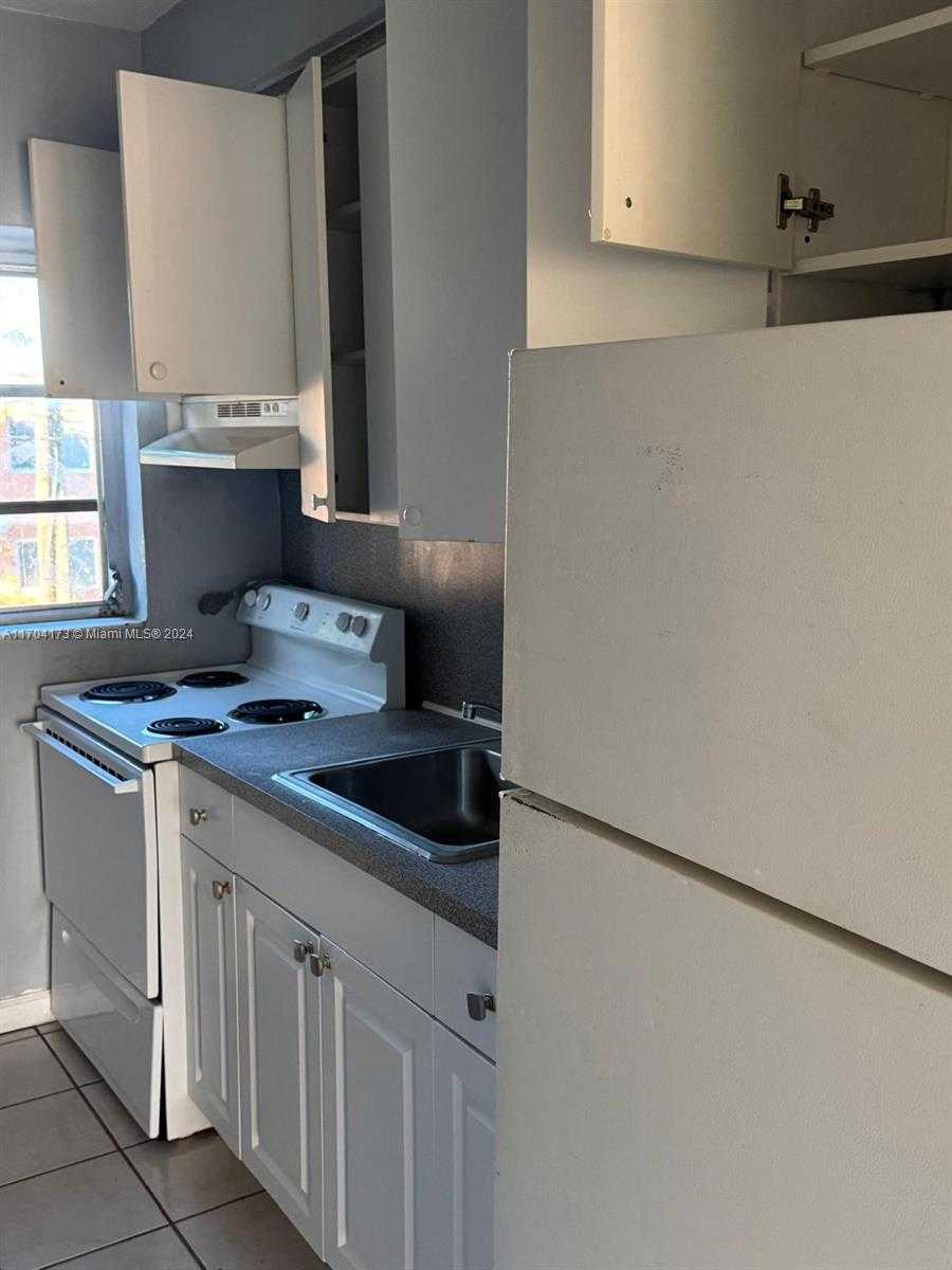 Small Image of 3451 SOUTH WEST 11TH ST #7B, Miami Number 6