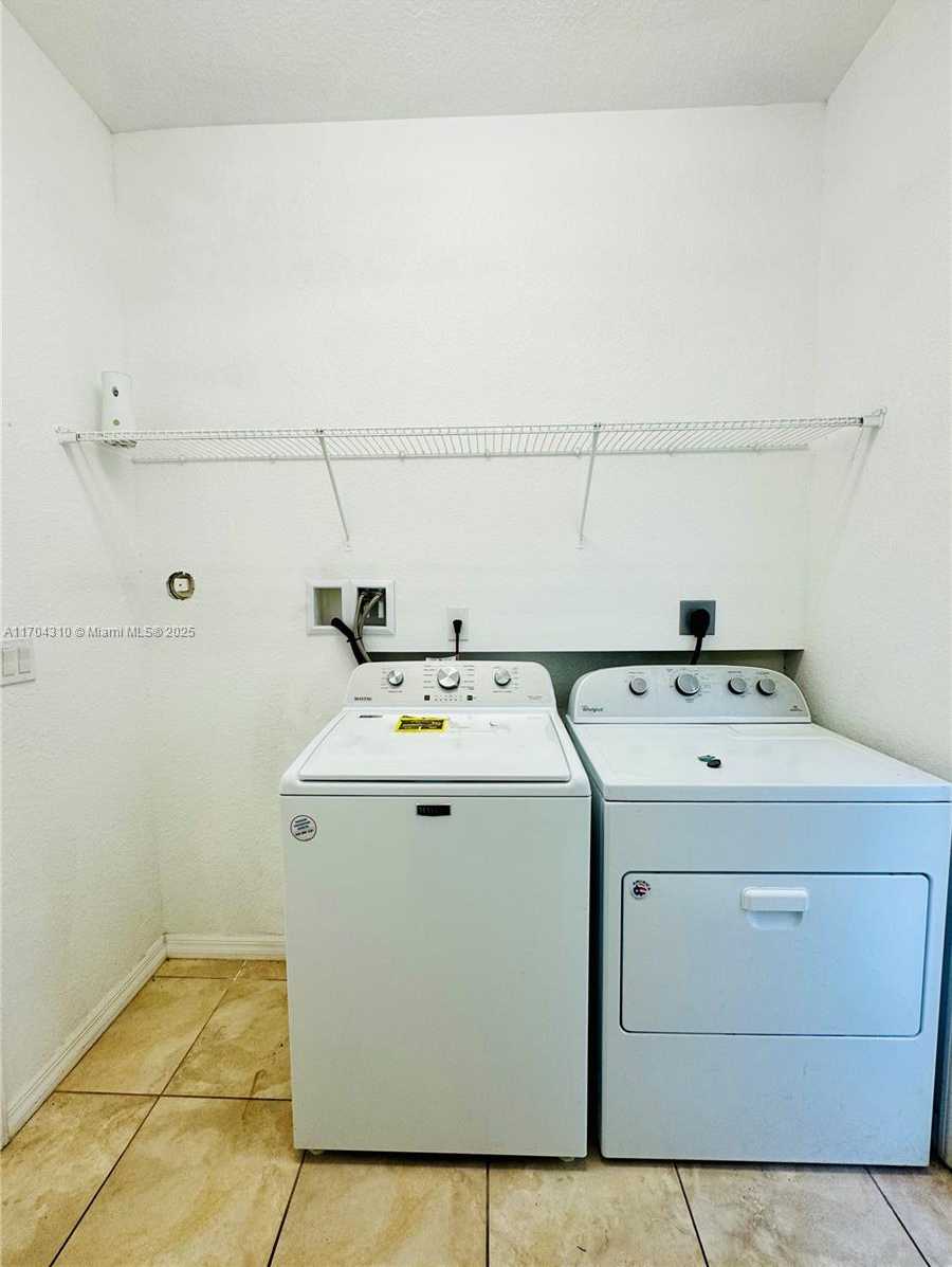 Small Image of 3956 POINCIANA LN, Hollywood Number 10