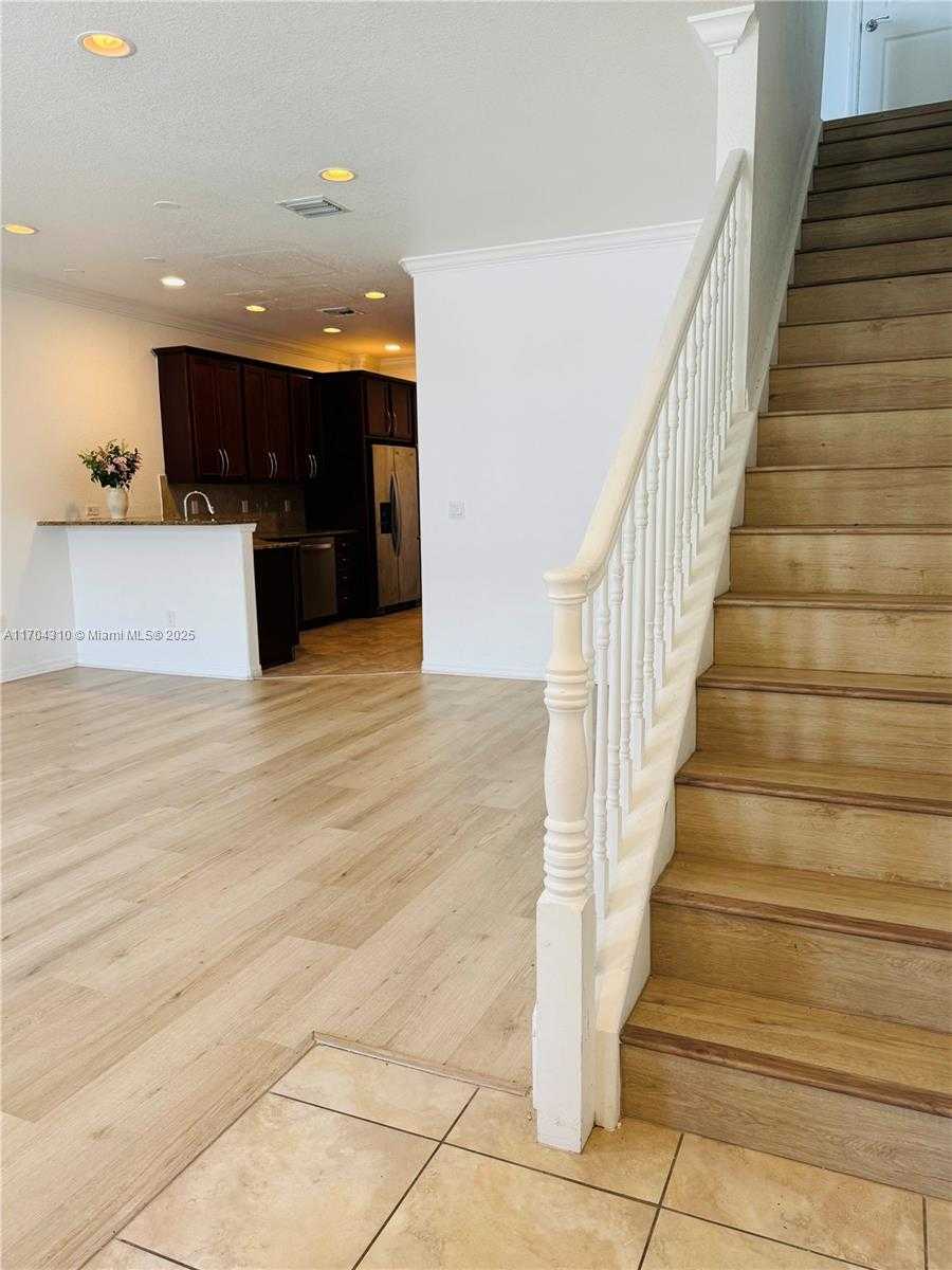 Small Image of 3956 POINCIANA LN, Hollywood Number 11