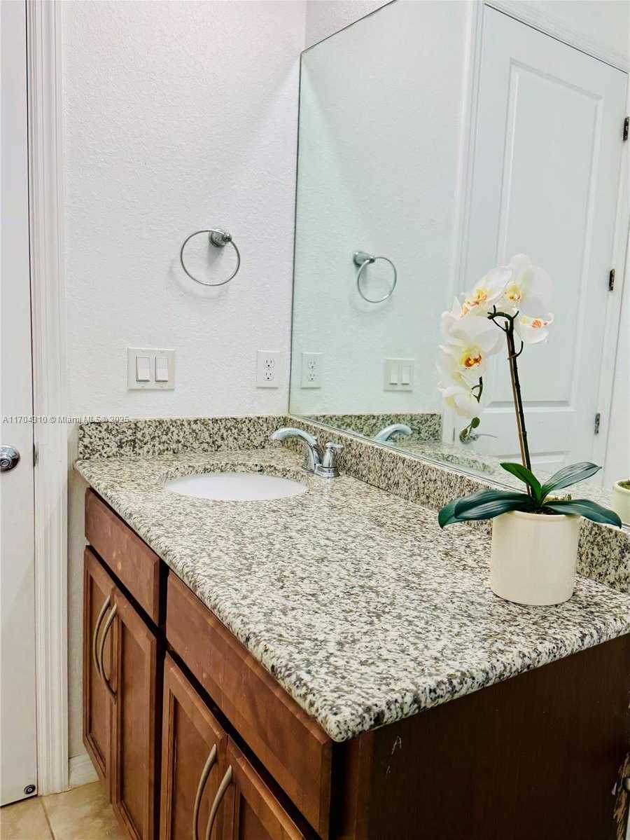Small Image of 3956 POINCIANA LN, Hollywood Number 13