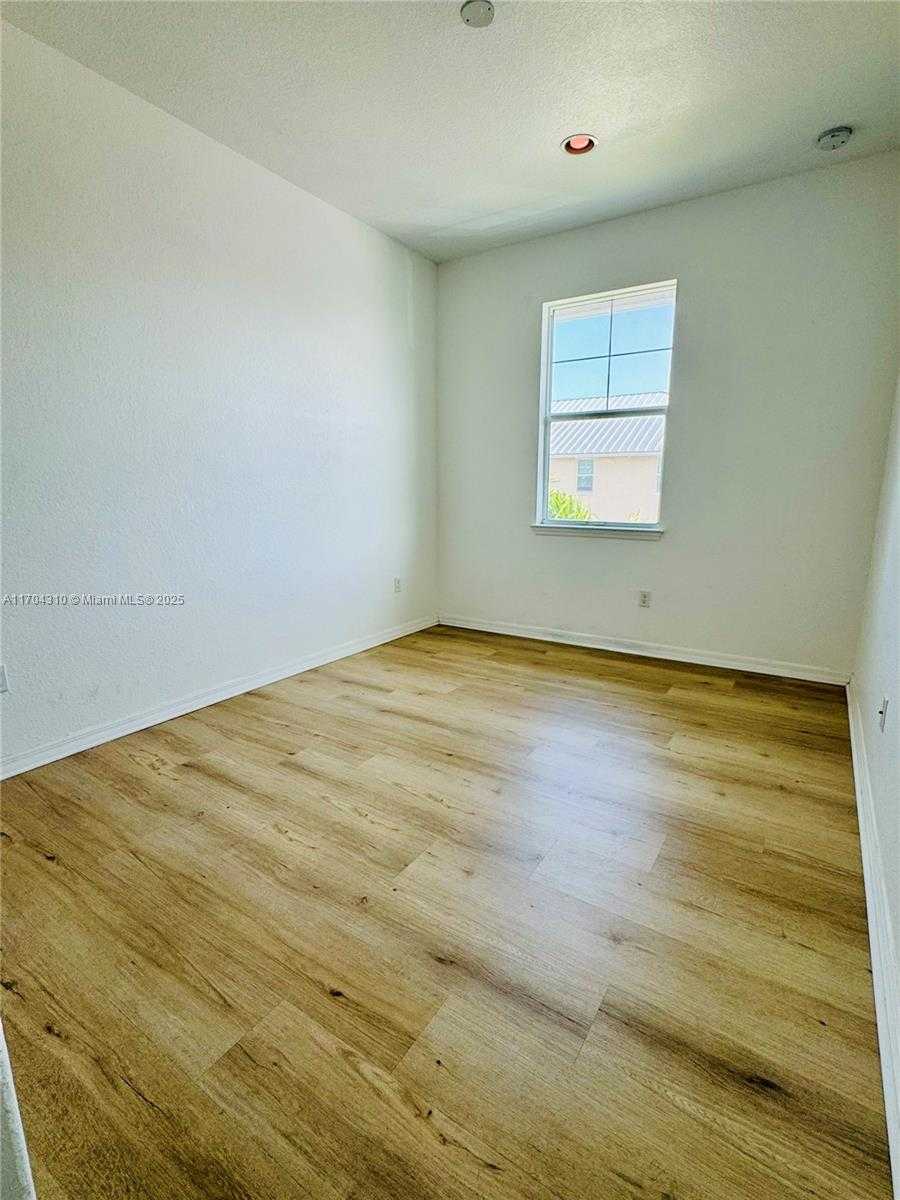 Small Image of 3956 POINCIANA LN, Hollywood Number 14