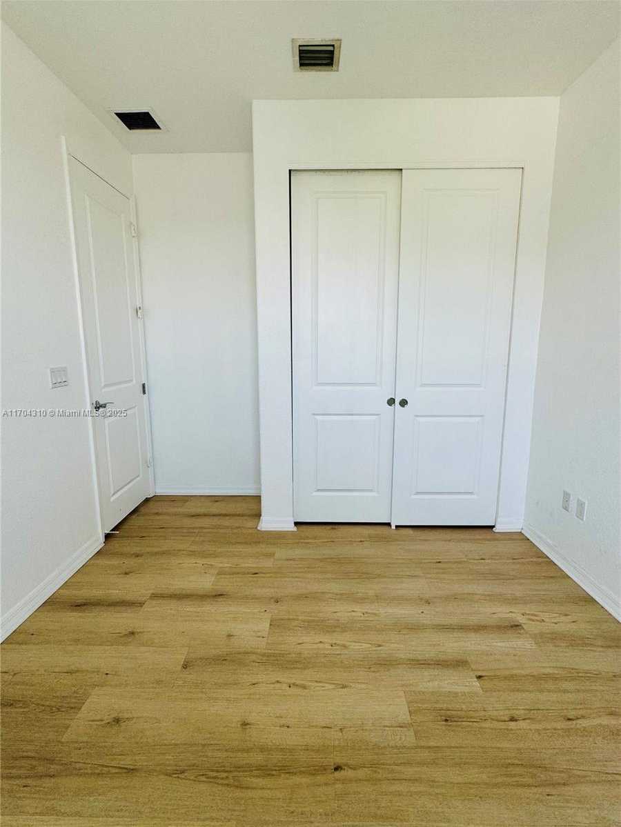Small Image of 3956 POINCIANA LN, Hollywood Number 15