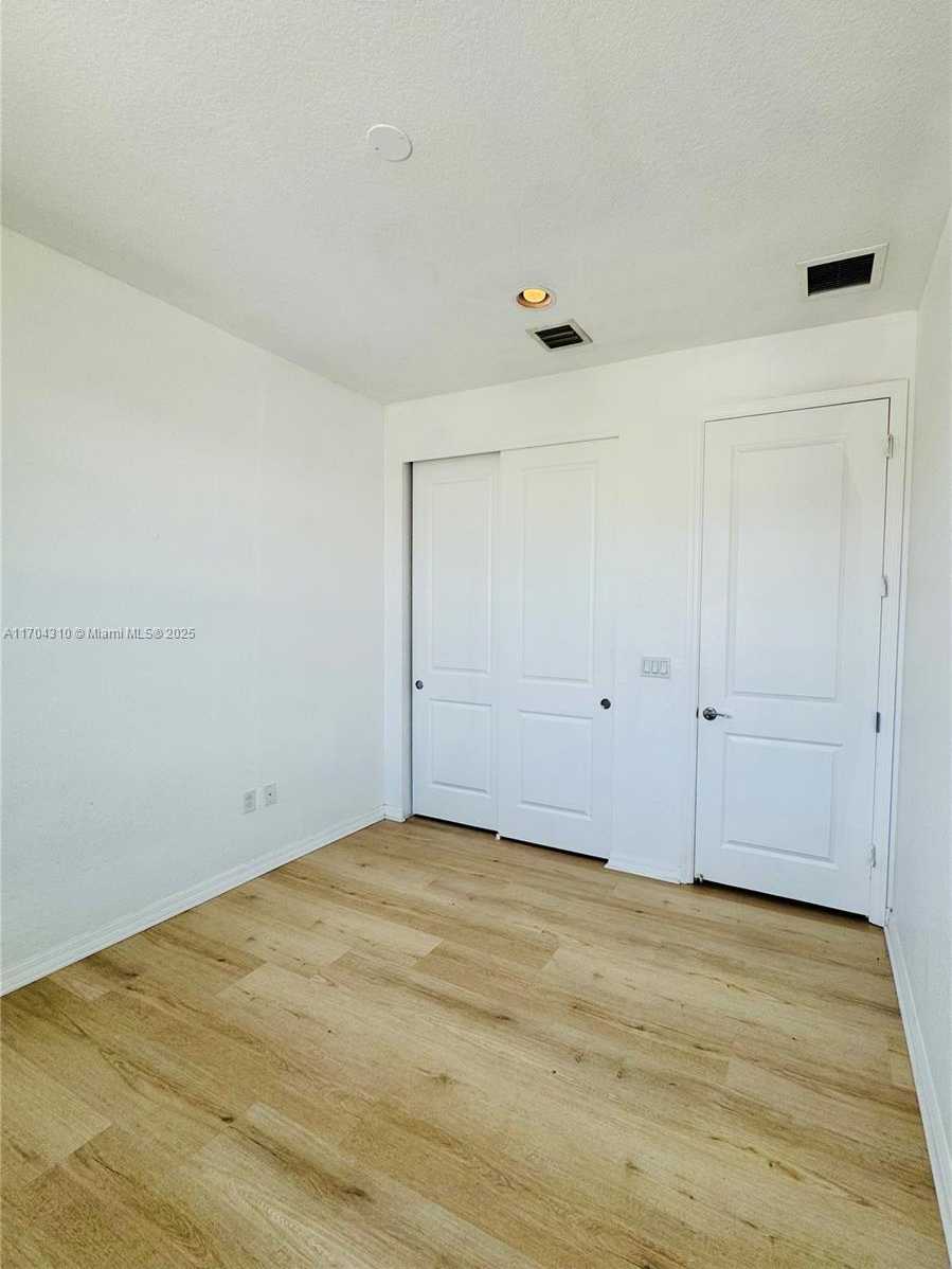 Small Image of 3956 POINCIANA LN, Hollywood Number 16