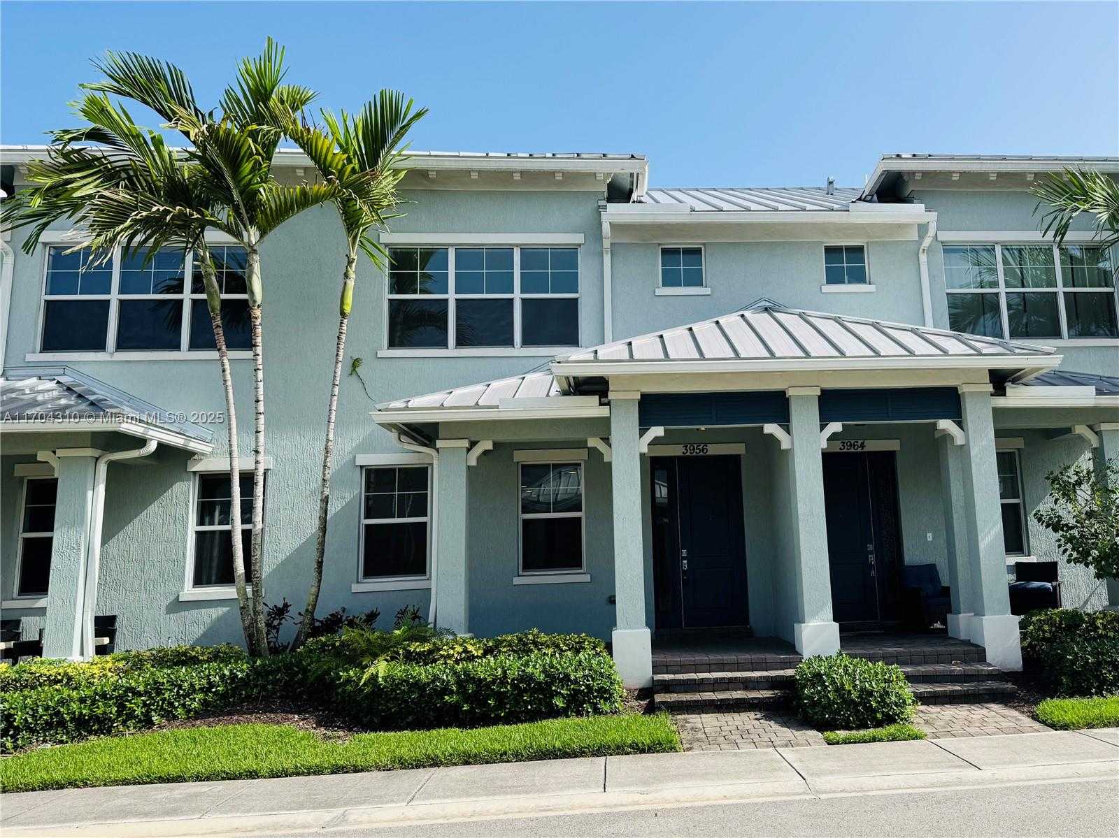Small Image of 3956 POINCIANA LN, Hollywood Number 2